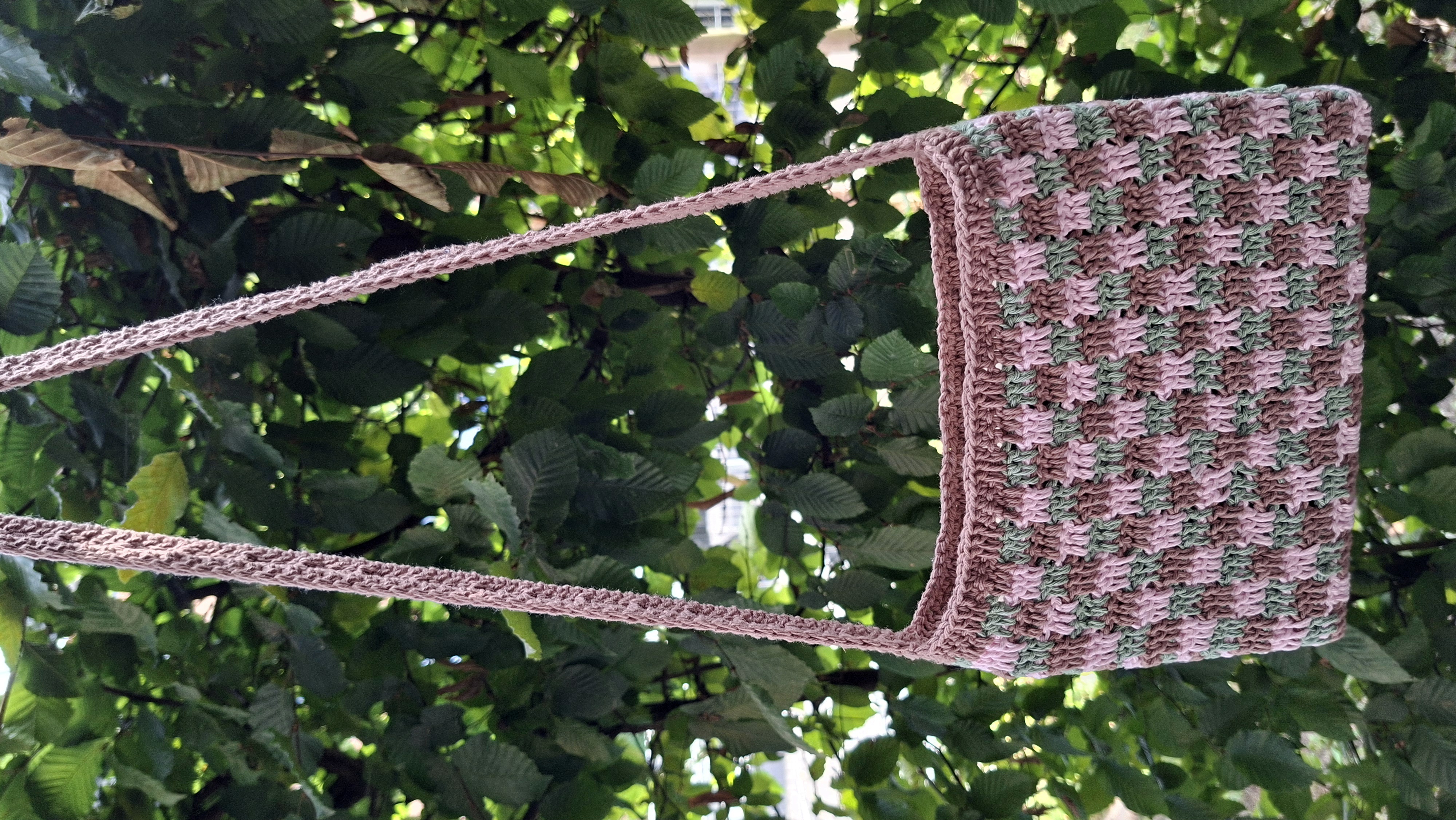 2000s-Inspired Checkered Crochet Crossbody Bag